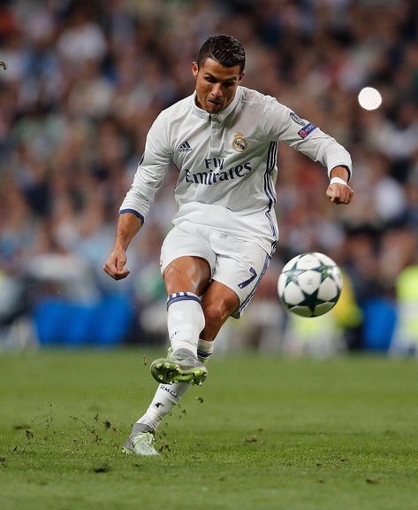 Goal 👍 Goat Ronaldo, Cristiano Ronaldo Free Kick, Ronaldo Free Kick, Messi Poster, Cristino Ronaldo, Cristiano Ronaldo Junior, Ronaldo Juventus, Ronaldo Junior, Ronaldo Real Madrid