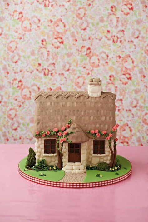 Hose cake House Shaped Cake, Home Sweet Home Cake Ideas, Clay Astronaut, Little Red Riding Hood Cake, Glamour Cake, Housewarming Cake, Fondant Cake Tutorial, Fondant Cake Designs, Farm Cake