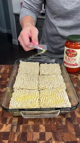 Scroll Ramen Lasagna, Ramon Noodles, Ramen Hacks, Spagetti Recipe, Dump Cakes, Food Tool, Ramen Recipes, Ramen Noodle, Italian Dishes