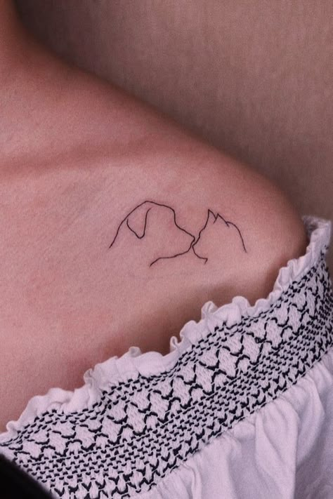 Small Animal Tattoos Simple, Animal Tatoos Ideas, Tattoos For Animal Lovers, Small Animal Tattoo, Meaningful Animal Tattoos, Minimal Animal Tattoo, Tiny Animal Tattoos, Matching Animal Tattoos, Animal Tattoo Designs