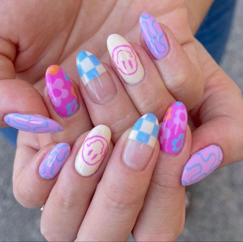 Checkered Nails, Teen Nails, Spring Leaves, Fake Nails Designs, Retro Nails, Spring Acrylic Nails, Hippie Nails, Simple Gel Nails, Summery Nails