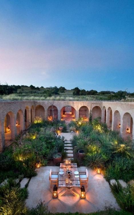 Timothy Sumer - Photography Courtyard of a private residence in Kenya via reddit Article... Luxury Travel Destinations, Luxury Safari, Safari Lodge, Luxury Retreats, Usa Travel Destinations, Beautiful Hotels, French Country Decorating, Holiday Destinations, Elle Decor