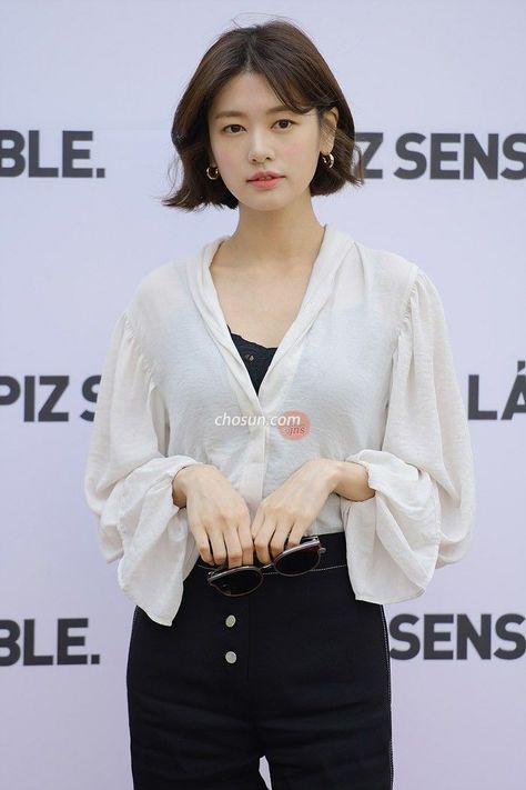 Korean Bob, Jung Somin, So Min, Korean Short Hair, Asian Short Hair, Jung So Min, Girls' Generation, Trendy Hairstyle, Instyle Magazine