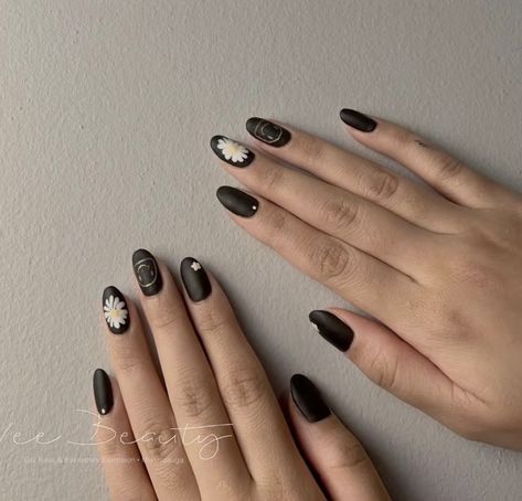 Black nails with daisy flower Black Nails With Daisy, Nails With Daisy Flower, Nails Daisy, Daisy Nails, S Nails, Black Nails, Daisy Flower, Nail Ideas, Beauty Hacks