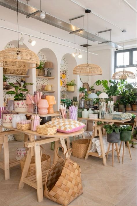 Anthropologie Store Display Inspiration, Artisan Shop Interiors, Boho Retail Store Interior Design, Boho Shop Decor, Natural Store Interior Design, Small Shop Decor, Small Business Shop Decor, Cozy Store Interior, Retail Table Display Ideas