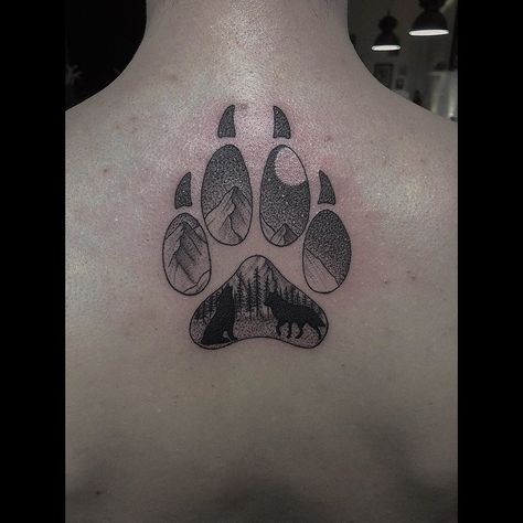 Wolf Print Tattoo, Wolf Paw Tattoo, Paw Tattoo Ideas, Wolf Face Drawing, Wolf Paw Tattoos, Wolf Pack Tattoo, Celtic Wolf Tattoo, Howling Wolf Tattoo, Wolf Tattoo Meaning