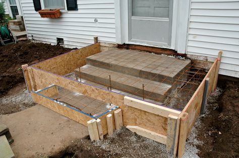 full front porches | Front Porch-Close up Steps ***Repinned by Normoe, the Backyard Guy,(#1 backyardguy on Earth). https://zipdandy.com/backyardguy Small Decks, Concrete Front Steps, Concrete Front Porch, Entry Steps, Cabin Deck, Front Porch Steps, Porch Stairs, Porch Kits, Front Porch Makeover