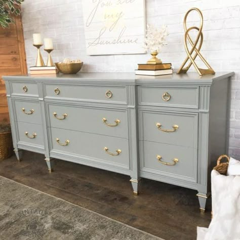 Grey Painted Dresser, Grey Dresser, Painted Bedroom Furniture, Interior Vintage, Ikea Bed, Gold Home Decor, Furniture Rehab, Painted Dresser, Refurbished Furniture