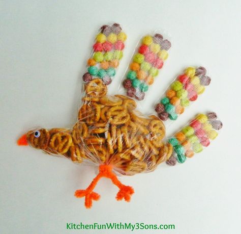 Rubber glove turkeys Thanksgiving Classroom Treats, Thanksgiving Kid Snacks, Thanksgiving Treats For Kids, Preschool Snack, Class Snacks, Classroom Snacks, School Snack Ideas, Fun Thanksgiving Crafts, Turkey Treats