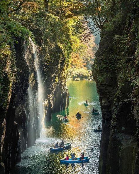 BEAUTIFUL DESTINATIONS on Instagram: “A mystical paradise via @hrk1108 in Takachiho, Japan. 🛶 Located in the northern Miyazaki Prefecture in Japan's southern island of Kyushu,…” Takachiho Gorge, Miyazaki Prefecture, Takachiho, Mysterious Places, Lifestyle Business, Painting Reference, Kyushu, Japan Trip, Travel Locations