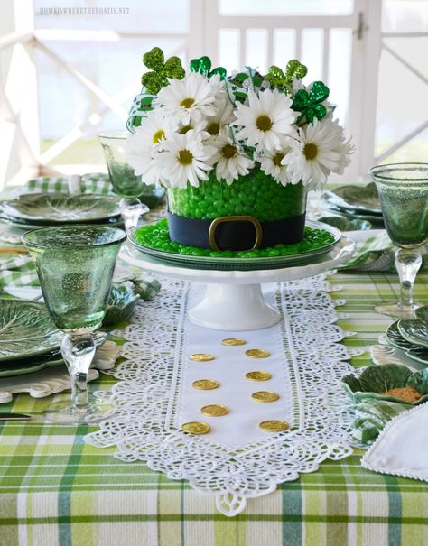 Leprechaun Hat Centerpiece DIY for St. Patrick's Day using candy and flowers | ©homeiswheretheboatis.net #StPatricksDay #centerpiece #DIY #leprechaunhat #tablescape Sant Patrick, St Patricks Decorations, Edible Centerpieces, St Patricks Crafts, Leprechaun Hats, St Patrick's Day Decorations, St Patrick's Day Crafts, Saint Patties, St Pats