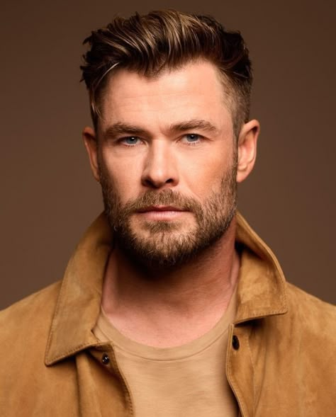 Chris Hemsworth Haircut, Chris Hemsworth Wallpaper, Chris Hemsworth Beard, Chris Hemsworth Hair, Mens Photography, Christopher Hemsworth, Crew Cut Haircut, Round Face Men, Scruffy Beard