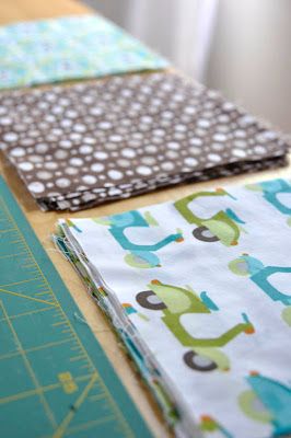 simple baby quilt tutorial - Fat Quarters Baby Quilt, Simple Patchwork Quilt, Simple Baby Quilt, Baby Quilts Easy, Baby Quilt Patterns Easy, Woodland Baby Quilt, Baby Quilt Size, Baby Gifts To Make, Baby Quilt Tutorials