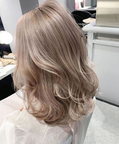 Milk Tea Ash Hair Color, Light Beige Blonde Hair, Light Ashy Blonde Hair, Dusty Blonde Hair, Ash Beige Hair, Ash Beige Blonde, Beige Hair, Korean Hair Color, Ash Hair Color