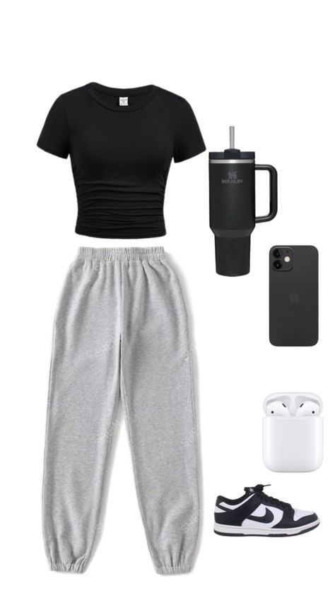 Grey Sweats Black Shirt Outfit, Outfit Ideas Gray Sweatpants, Outfits For When Youre On Your Period, Black Sweat Pants Outfit For School, Outfits With Black Nike Sweatpants, Gray Cargo Sweatpants Outfit, Outfit Ideas With Grey Sweatpants, Gum Outfits, Cute Outfits With Grey Sweatpants