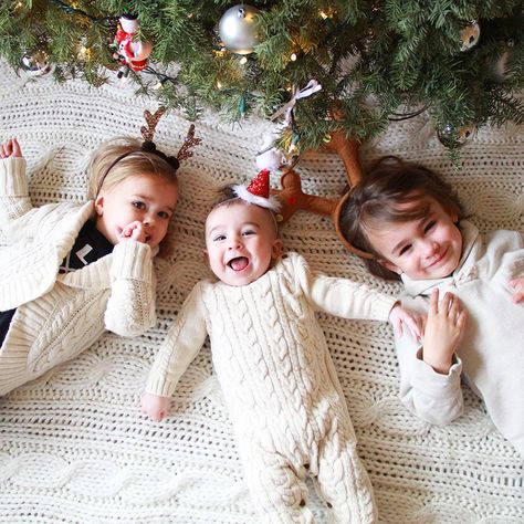 Christmas Pictures Kids Sibling, Christmas Siblings Photoshoot, 3 Siblings Christmas Pictures, 3 Sibling Christmas Pictures, 3 Kids Christmas Pictures, 4 Kids Christmas Pictures, Siblings Christmas Photoshoot, Sibling Christmas Photoshoot, Christmas Photo Siblings