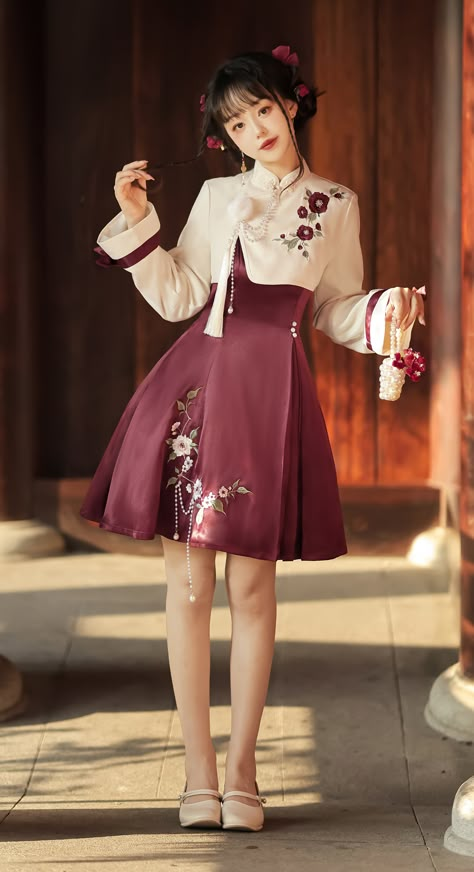 Chinese Dress Modern Style, Chinese Modern Fashion, Modern Chinese Outfit, Chinese Clothes Drawing, Chinese Inspired Outfits, Chinese Girl Outfit, Chinese Outfits Modern, Cny Outfit, China Outfit