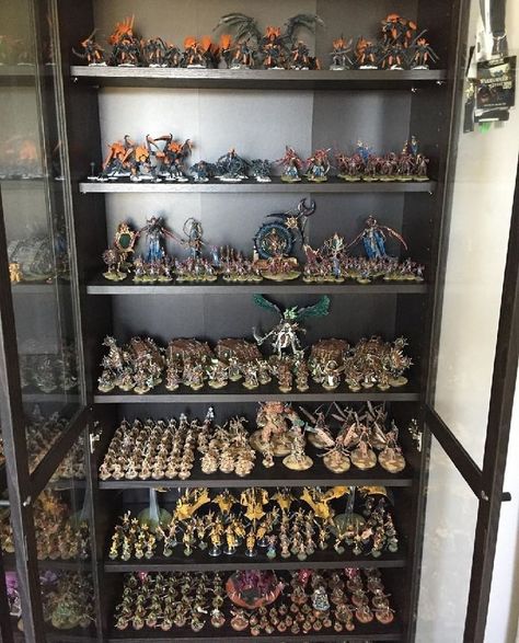 How do you keep your miniatures? This awesome collection belongs to @binx_paints #miniatures_warzone #warhammer #40k #ageofsigmar Warhammer Storage, Miniatures Display, Hobby Room Design, Dnd Room, 3d Printed Miniatures, Painting Station, Art Studio Space, Home Games, Warhammer Figures