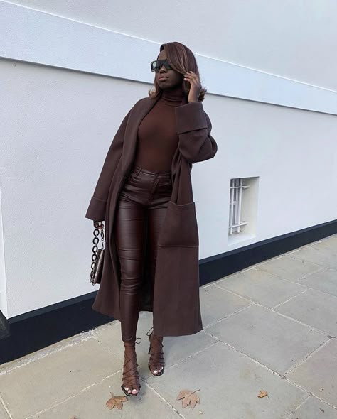 they call me cam on Twitter: "The Girlies have been Showing Outt In the brown outfits lately 🍂🔥🔥🥺😍 Share your fits or brown looks you’ve seen 😫😫✨… " Brown Leather Pants, Monochromatic Fashion, Classy Winter Outfits, Brown Outfit, Looks Black, Looks Chic, Casual Winter Outfits, Looks Style, Winter Fashion Outfits