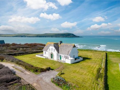 The ultimate Cornwall home? This gorgeous house has a location that’s beyond belief — and a rather enormous price tag to match North Cornwall, Timeless Interiors, Gorgeous Houses, Uk Homes, Countries Around The World, Cool Countries, Private Villas, Luxury Property, Coastal Homes