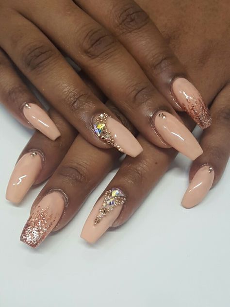 Matron Of Honor Nails, Rose Gold Nails Coffin, Beige And Gold Nails, Gold And Nude Nails, Nude And Rose Gold Nails, Wedding Nails Bride, Nails For Quinceanera, Black And Nude Nails, Prom 23