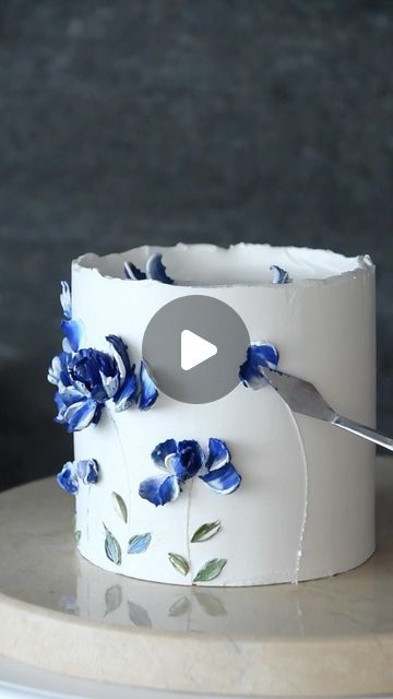 Painting Pov, Buttercream Painting, Butter Blossoms, Italian Buttercream, Coffee Buttercream, Buttercream Flower Cake, Cake Classes, Chocolate Flowers, Amazing Cake