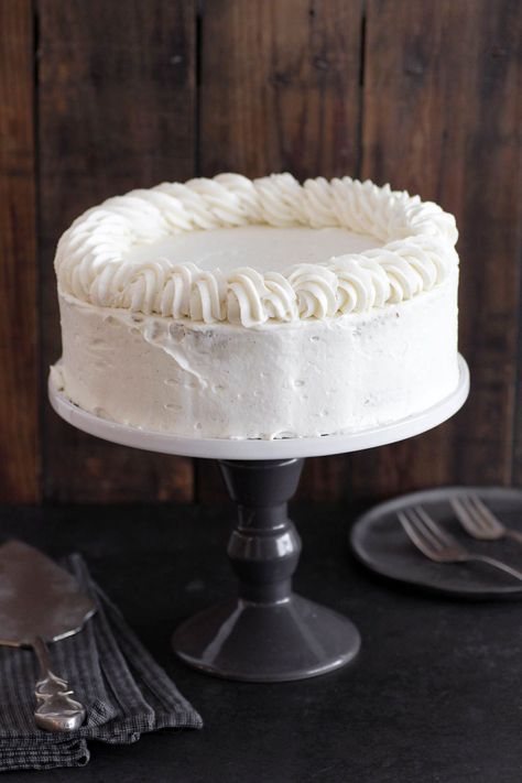 The Most Amazing Classic Vanilla Cake Amazing Vanilla Cake Recipe, Classic Vanilla Cake, Moist Vanilla Cake, Amazing Chocolate Cake Recipe, White Chocolate Bar, Vanilla Cake Recipe, Best Chocolate Cake, Cupcake Frosting, Special Cake