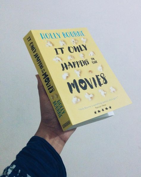 It Only Happens In The Movies Book, It Only Happens In The Movies, Cute Book Ideas, Kissing In The Snow, Books To Read In Summer, Holly Bourne, Friendship Dynamics, Best Romantic Books, Greatest Love Story