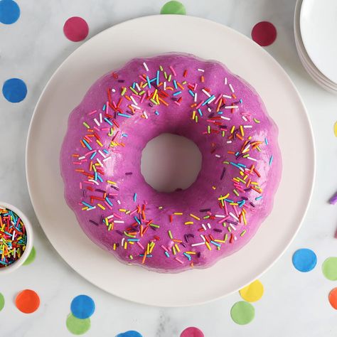 Cake or breakfast - why not both? Enjoy this jumbo-sized chocolate giant “donut” cake with powdered sugar glaze and sprinkles on top Giant Donut Birthday Cake, Donut Shaped Cake, Donut Cake Birthday, Birthday Donut Cake, Giant Donut Cake, Donut Birthday Cake, Giant Donut, Ready Set Eat, Birthday 2023