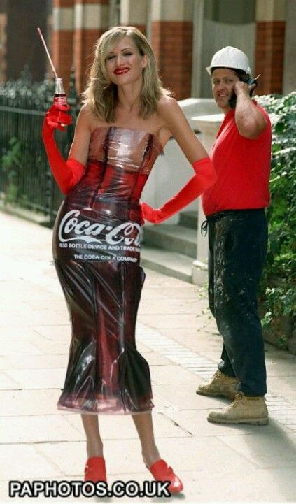 Coca Cola dress... Coca Cola Dress, Cola Wars, Coca Cola Poster, Plastic Fashion, Coca Cola Brands, Cola Drinks, Elegant Wedding Dresses, Always Coca Cola, Coca Cola Ad