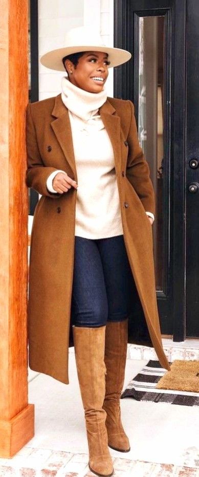 Outfit Ideas With Fedora Hats, Tan Fedora Hat Outfit Black Women, Fedora Hat Winter Outfit, Tan Fedora Hat Outfit, Floppy Hat Outfit Winter, Short Hair With Hats Women, Womens Fedora Hat Outfit, Outfits With Fedoras For Women, Winter Outfits With Hats