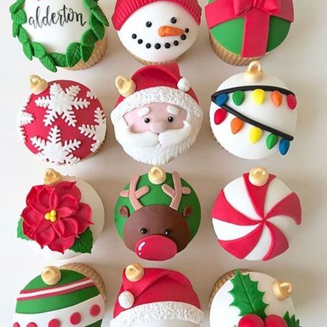 These are such cute Christmas cupcakes! Photo credit to @ktcakesbakeshop #cupcakes #christmascupcakes #falalalala #christmascountdown #baking #baker #talent #kitchenaidmixer #cute #followme #bestfollowers #photooftheday Christmas Desserts Ideas, Christmas Cupcake Toppers, Desserts Ideas, Christmas Cake Pops, Christmas Cupcake, Gourmet Cupcakes, Beach Wedding Cake, Christmas Cake Decorations, Xmas Cake