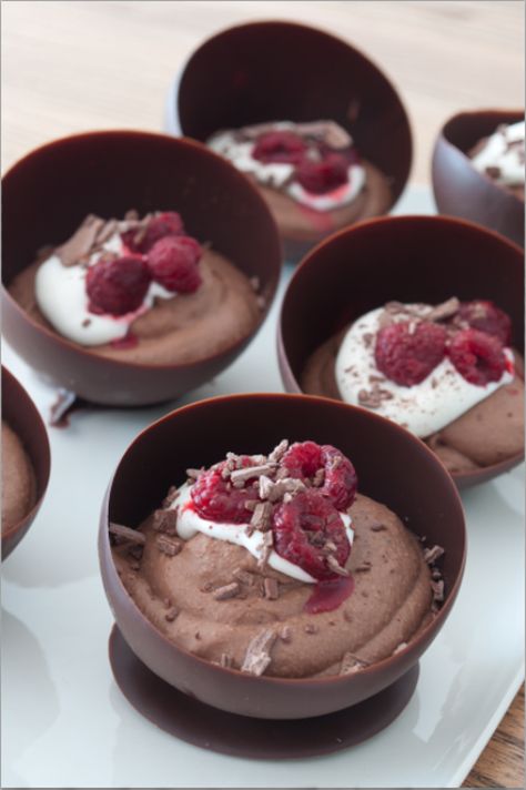 Choc Mousse, Chocolate Bowls, Chocolate Bowl, How To Make Balloon, Quick Desserts, Chocolate Mousse, Desert Recipes, Food Presentation, Chocolate Desserts