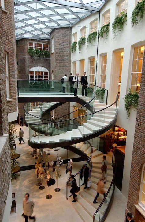 Atrium Design, Beautiful Stairs, Escalier Design, Stairs Architecture, Foster Partners, Stair Handrail, Norman Foster, Spiral Stairs, Modern Staircase