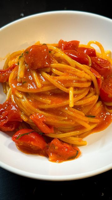 Spaghetti Al Pomodoro, Spaghetti, Pasta, Fresco