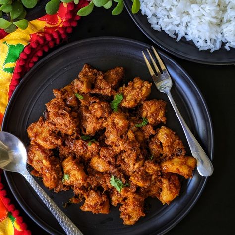 Mangalorean Chicken Sukka or Kori Sukka is one of the most popular and much loved dishes from the coastal belt of Karnataka.It is a semi-dry dish made using chicken, freshly grounded masala with grated coconut and would definitely satisfy your taste buds! Chicken Sukka, Indian Side Dishes, Tamarind Paste, Fenugreek Seeds, Grated Coconut, Gravy Recipes, Coriander Seeds, Indian Cooking, Curry Leaves