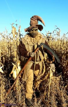 Evil Scarecrow, Porta Halloween, Scarecrow Mask, Halloween Costumes Scarecrow, Scary Scarecrow, Diy Scarecrow, Scarecrow Halloween, Scarecrow Costume, Halloween Scarecrow