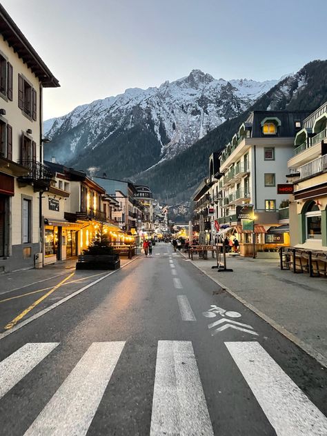 Chamonix France Aesthetic, Chamonix France Skiing, Chamonix Mont Blanc Winter, Chamonix Aesthetic, Chamonix France Winter, French Alps Aesthetic, French Alps Winter, Chamonix Winter, Alps Aesthetic