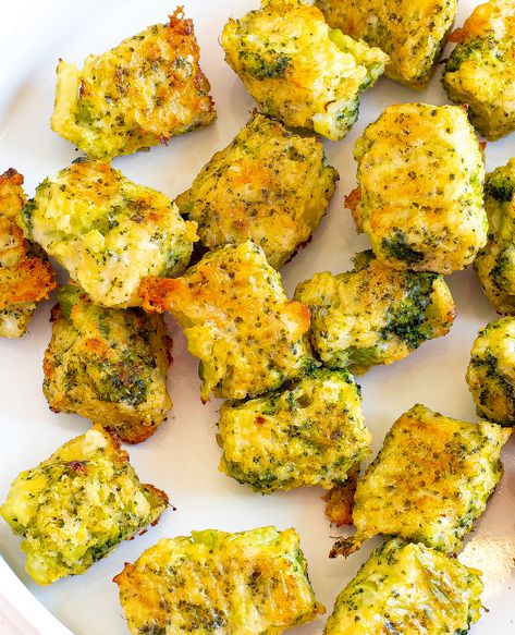 Broccoli Cheddar Tots Brocoli And Cheese, Broccoli Tots Recipes, Easy Cheesy Broccoli, Broccoli Cheddar Bites, Broccoli Tots, Recipe Broccoli, Broccoli Bites, Chopped Broccoli, Chef Savvy