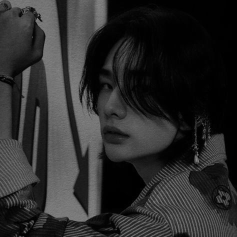 Hyunjin And In, 17 Kpop, Straykids Hyunjin Photoshoot, Stray Kids Seungmin, Black And White Aesthetic, Kids Icon, Felix Stray Kids, Fan Fiction, Crazy Kids