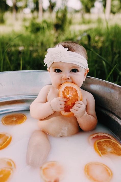 ☆pinterest// @natalyabelous11☆ Baby Milk Bath, 6 Month Baby Picture Ideas, Milk Bath Photography, Bath Photography, Baby Fotografie, Family Photoshoot Outfits, Foto Baby, Milk Bath, Baby Milk