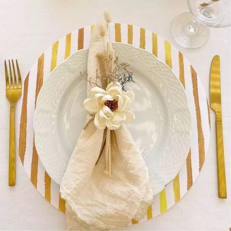 Mia Tavola (@miatavoladecor) • Instagram photos and videos Baby Shower Outdoor, Placemat Wedding, Disposable Placemats, Shower Outdoor, Outdoor Lunch, Paper Placemat, Paper Placemats, Christmas Dining, Kitchen Decor Items