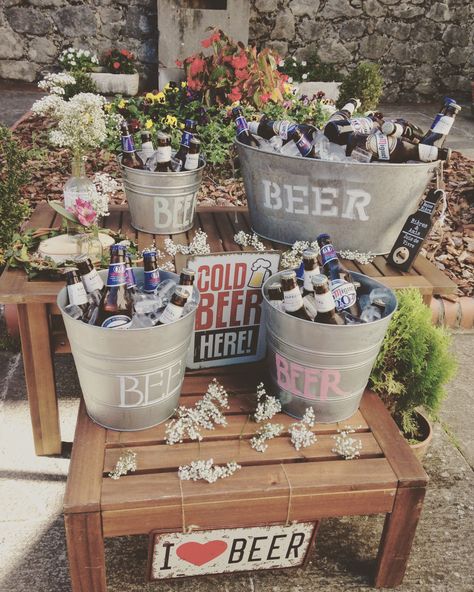 Engagement Party Bbq, Beer Party Theme, Beer Birthday Party, Backyard Graduation Party, 20th Birthday Party, Wedding Arch Flowers, Rustic Wedding Diy, Welcome Drink, Wedding Drink