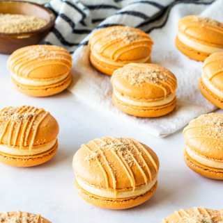 Pumpkin Cheesecake Filling, Cheesecake Macarons, Pies And Tacos, French Macaroon Recipes, Macarons Recipe, Macaron Filling, Macaron Flavors, Macaron Cookies, French Macaroons