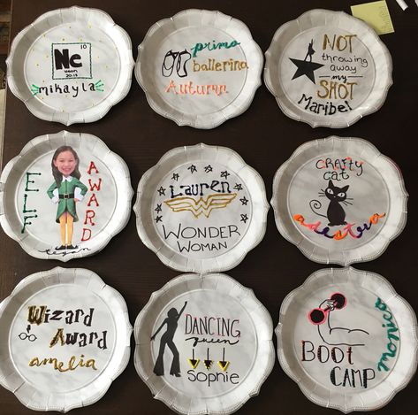 Swim Paper Plate Awards, Funny Paper Plate Awards, Volleyball Paper Plate Awards, Paper Plate Awards Ideas Funny, Plate Awards Ideas, Awards For Employees, Paper Plate Awards, Soccer Banquet, Kraft Mac N Cheese