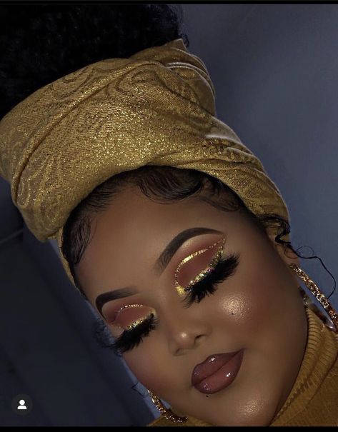 Glam Womens Fashion, Gold Eyeshadow Looks, Gold Makeup Looks, Birthday Makeup, Black Queens, Gold Eyeshadow, Gold Makeup, Black Makeup, Makeup Eye Looks