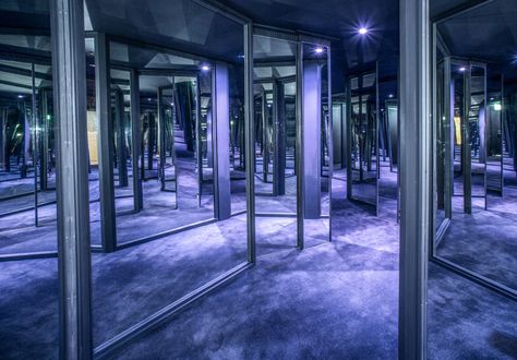 Mirror Illusion, Mirror Maze, Creepy Houses, Mirror Room, Hall Of Mirrors, Infinity Mirror, Mirror House, The Blue Mountains, Diy Mirror