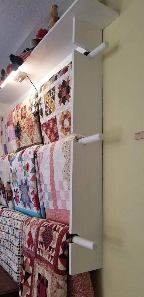 Hanging Quilts On Wall Ideas, Wall Shelving Ideas, Quilt Display Racks, Quilt Wall Hangers, Quilt Design Wall, Quilt Hangers, Wooden Closet, Quilt Display, Wall Shelving