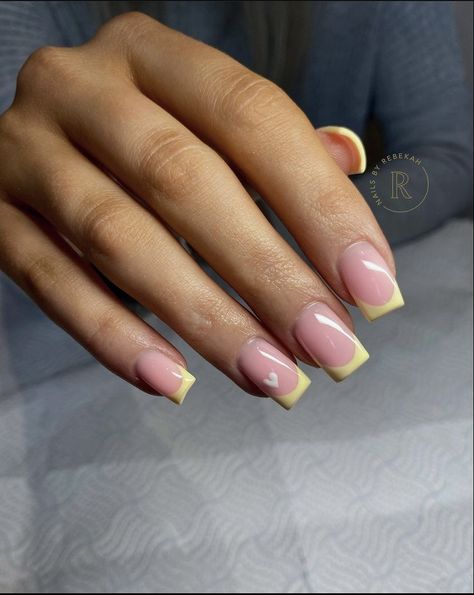 Pastel Tip Nails Square, Almond Acrylic Nails Yellow, Yellow Nails Short Natural, Yellow Almond Acrylic Nails, Pastel Yellow French Tip, Light Yellow French Tip Nails, Nails For Yellow Dress, Yellow Tip Nails, Colorful French Manicure