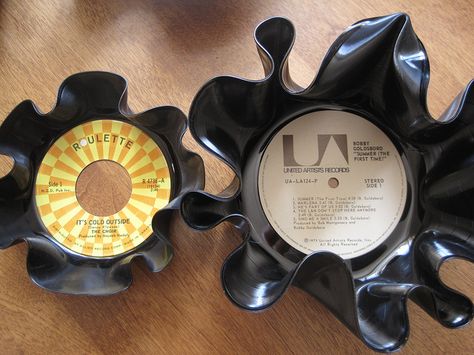 Record bowls, making these! Vinyl Record Crafts, Record Crafts, Record Bowls, Idea Board, Colby, Party Inspiration, Vinyl Record, Vinyl Records, I Tried